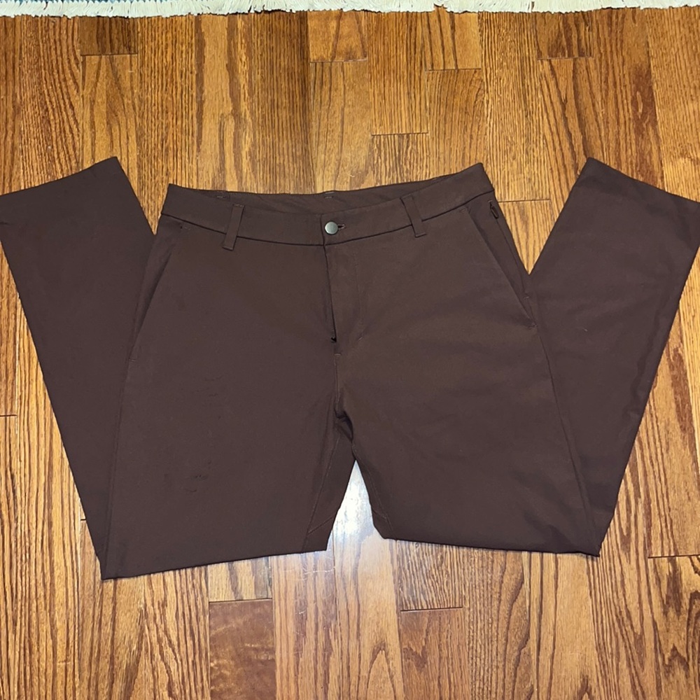 Lululemon commission pants. Some wear on the right front pocket hardly visible.